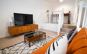 Amazing Victorian Triplex - City Centre - Free Parking - Sleeps 10